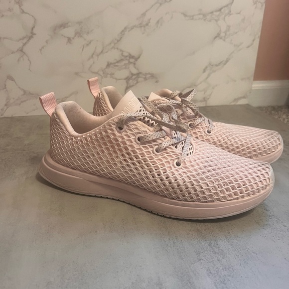 Women's 8.5 no bull trainers - Picture 4 of 6